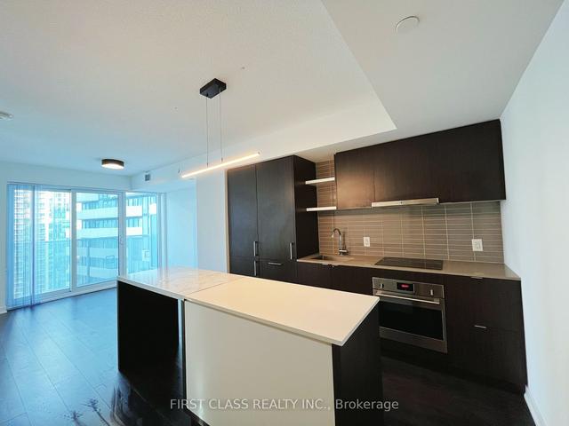 2405 - 100 Harbour St, Condo with 1 bedrooms, 1 bathrooms and 0 parking in Toronto ON | Image 10