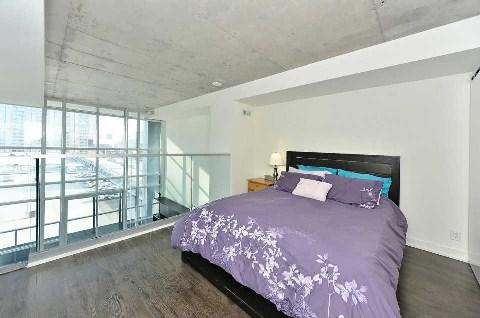 533 - 5 Hanna Ave, Condo with 1 bedrooms, 2 bathrooms and 1 parking in Toronto ON | Image 4