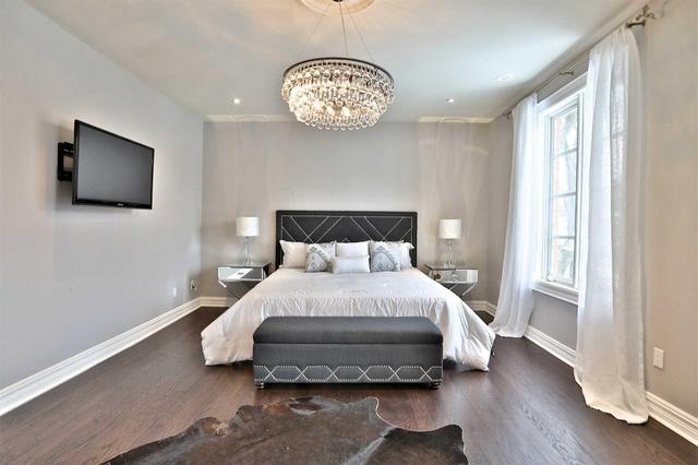 25 Douglas Cres, House detached with 4 bedrooms, 6 bathrooms and 4 parking in Toronto ON | Image 16