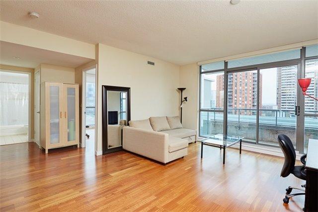 1004 - 285 Mutual St, Condo with 2 bedrooms, 1 bathrooms and null parking in Toronto ON | Image 6