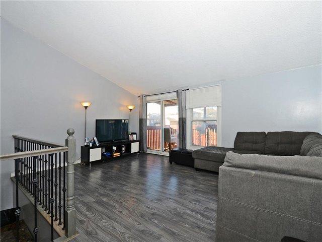 2 Moffatt Crt, House detached with 3 bedrooms, 2 bathrooms and 2 parking in Toronto ON | Image 7