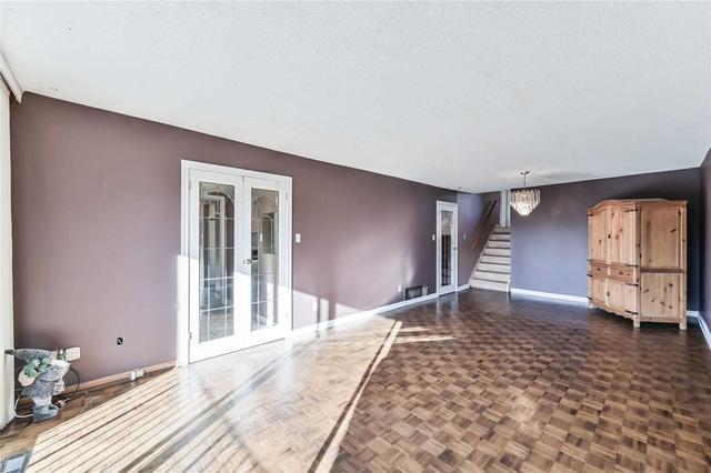198 Robert Hicks Dr, House semidetached with 4 bedrooms, 3 bathrooms and 5 parking in Toronto ON | Image 33