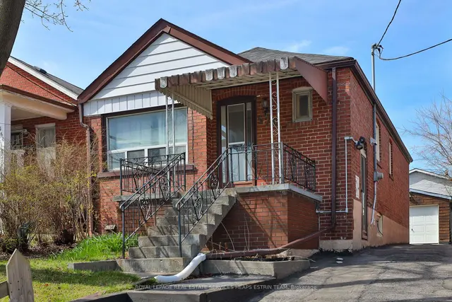 570 Blackthorn Ave, House detached with 2 bedrooms, 2 bathrooms and 3 parking in Toronto ON | Image 1