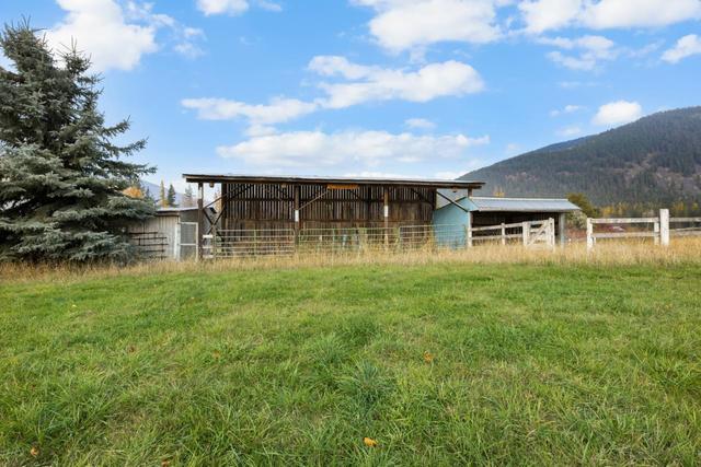 5030 Canyon Lister Road, House detached with 3 bedrooms, 2 bathrooms and 4 parking in Central Kootenay B BC | Image 34