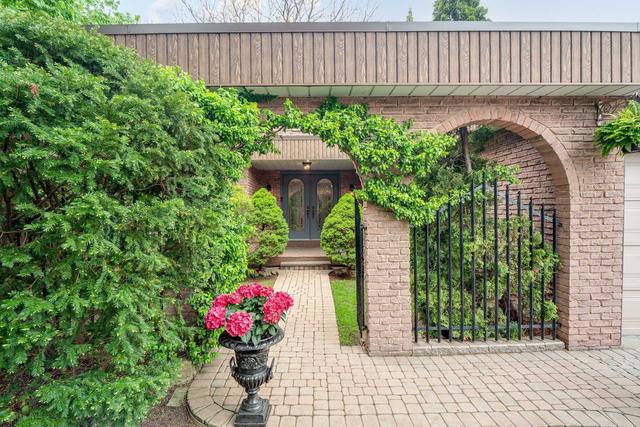216 Chantenay Dr, House detached with 4 bedrooms, 3 bathrooms and 6 parking in Mississauga ON | Image 12