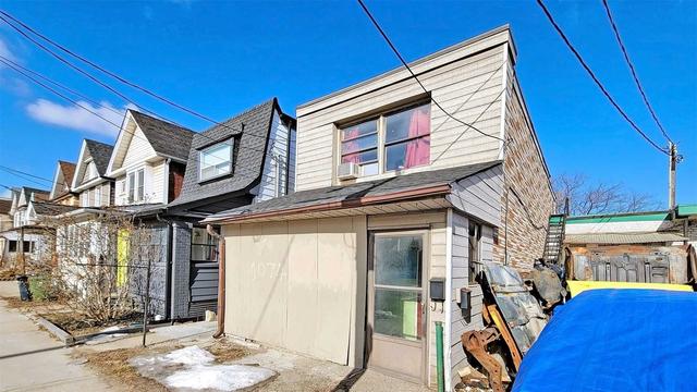 1074 Dupont St, House detached with 4 bedrooms, 2 bathrooms and 0 parking in Toronto ON | Image 10
