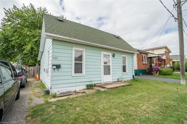 4103 Dyson Avenue, House detached with 2 bedrooms, 1 bathrooms and 2 parking in Niagara Falls ON | Image 2