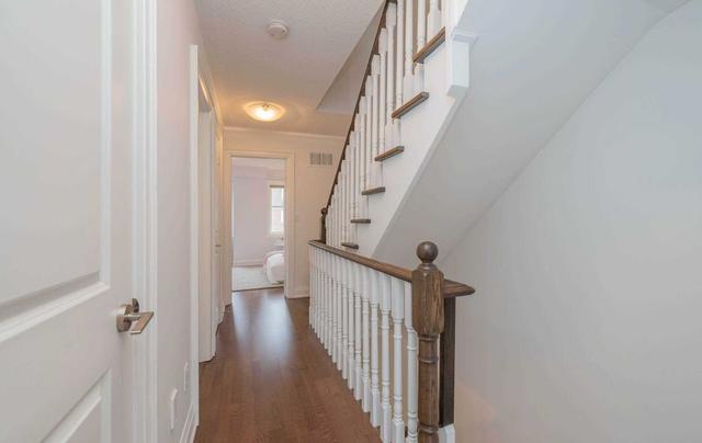 2260 Gerrard St E, Townhouse with 3 bedrooms, 3 bathrooms and 2 parking in Toronto ON | Image 10