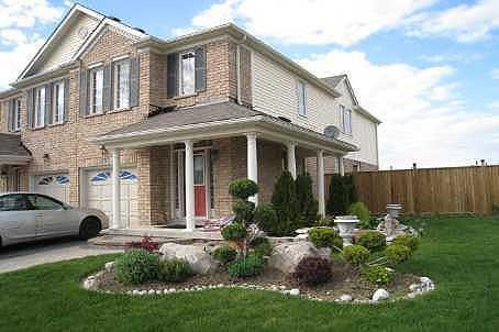 8 Tozer Cres, House semidetached with 4 bedrooms, 3 bathrooms and 2 parking in Ajax ON | Image 2