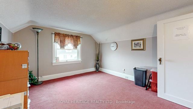 43 Gladstone Ave, House detached with 2 bedrooms, 1 bathrooms and 4 parking in Oshawa ON | Image 6