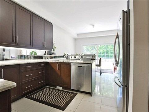 1551 Eglinton Ave W, House attached with 4 bedrooms, 5 bathrooms and 4 parking in Mississauga ON | Image 8