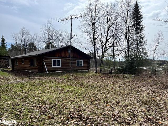 725 Britannia Road, House detached with 2 bedrooms, 1 bathrooms and null parking in Huntsville ON | Image 1