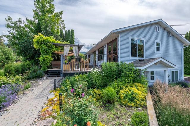 745 Lower Debeck Road, House detached with 5 bedrooms, 2 bathrooms and 3 parking in Okanagan Similkameen E BC | Card Image