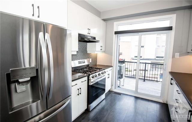 634 Makwa Private, Townhouse with 2 bedrooms, 3 bathrooms and 2 parking in Ottawa ON | Image 6