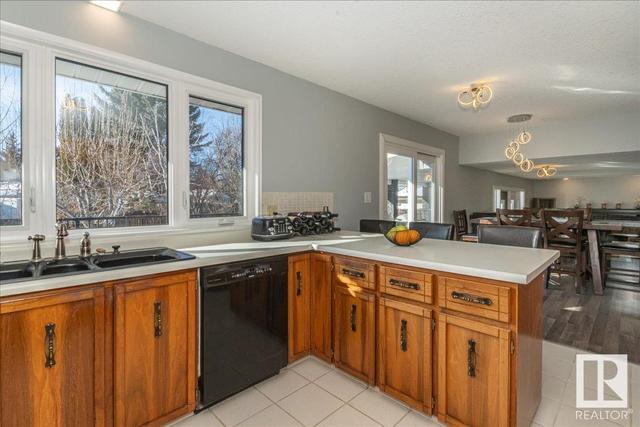 8433 14 Av Nw, House detached with 4 bedrooms, 3 bathrooms and 4 parking in Edmonton AB | Image 14