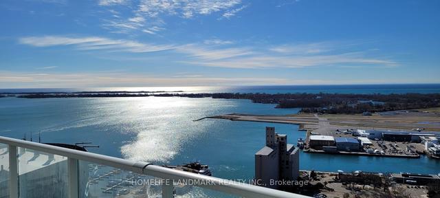 4102 - 17 Bathurst St, Condo with 3 bedrooms, 2 bathrooms and 1 parking in Toronto ON | Image 1