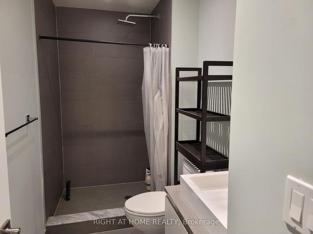 1312 - 111 Bathurst St, Condo with 1 bedrooms, 1 bathrooms and 0 parking in Toronto ON | Image 2