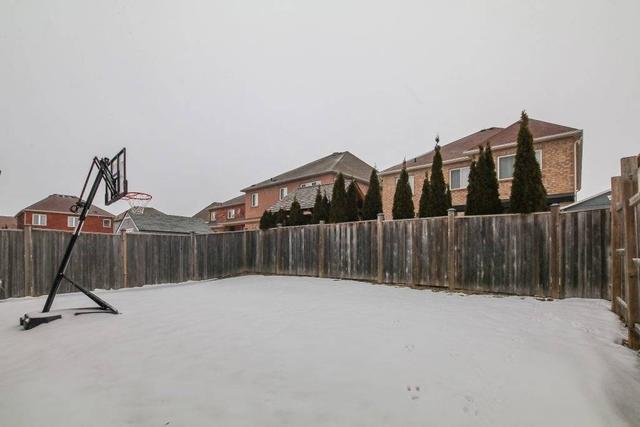 1004 Schooling Dr, House detached with 4 bedrooms, 3 bathrooms and 4 parking in Oshawa ON | Image 16