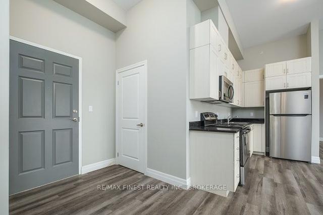 510 - 501 Frontenac St, Condo with 2 bedrooms, 1 bathrooms and 0 parking in Kingston ON | Image 3