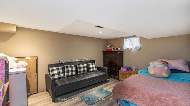 26 Clarence St, House detached with 2 bedrooms, 1 bathrooms and 5 parking in Brampton ON | Image 16