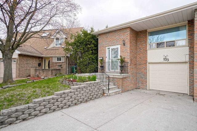 133 Salisbury Circ, House semidetached with 4 bedrooms, 2 bathrooms and 3 parking in Brampton ON | Image 1