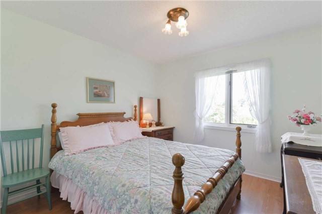 1180 Belle Aire Beach Rd, House detached with 3 bedrooms, 2 bathrooms and 6 parking in Innisfil ON | Image 7