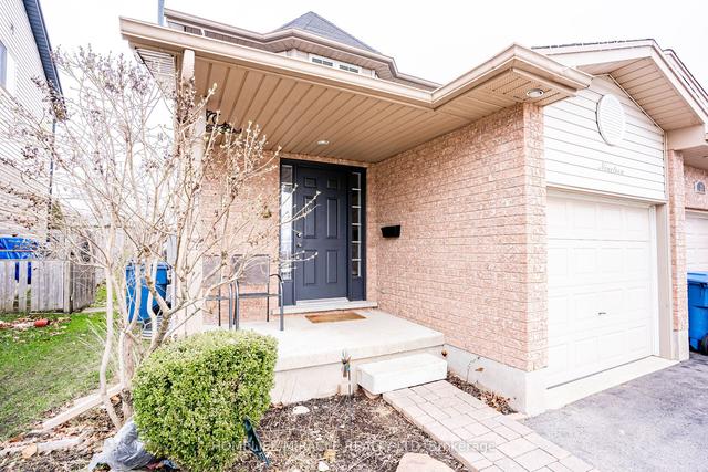 19 Henry Crt, House semidetached with 3 bedrooms, 3 bathrooms and 3 parking in Guelph ON | Image 32