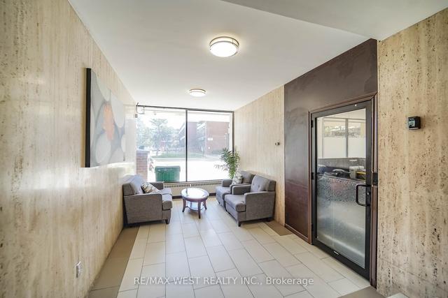2111 - 100 Leeward Glwy, Condo with 2 bedrooms, 1 bathrooms and 1 parking in Toronto ON | Image 4