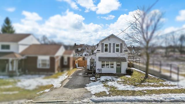 267 Barnett Ave, House detached with 2 bedrooms, 2 bathrooms and 5 parking in Midland ON | Image 1