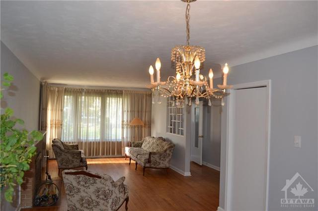 758 Weston Drive, House detached with 3 bedrooms, 2 bathrooms and 3 parking in Ottawa ON | Image 2