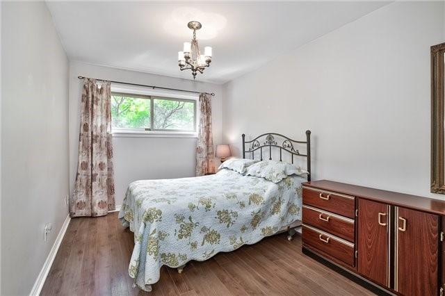 2402 Belyea St, House semidetached with 3 bedrooms, 2 bathrooms and 5 parking in Oakville ON | Image 11