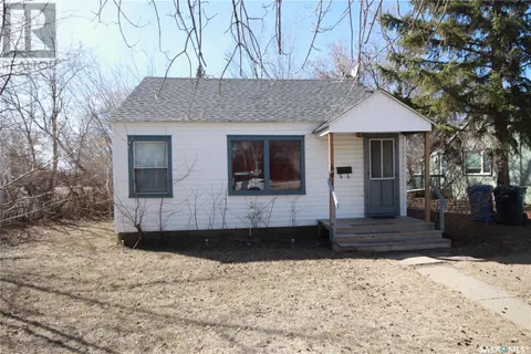 641 101st Street, House detached with 2 bedrooms, 1 bathrooms and null parking in North Battleford CY SK | Card Image