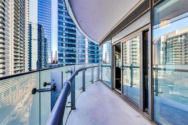 507 - 12 York St, Condo with 2 bedrooms, 2 bathrooms and 1 parking in Toronto ON | Image 22