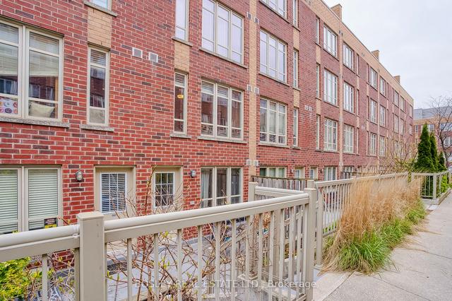 th 148 - 35 Elsie Lane, Townhouse with 3 bedrooms, 2 bathrooms and 1 parking in Toronto ON | Image 1
