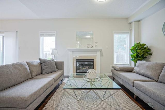 28 Greenspire Ave, House detached with 4 bedrooms, 4 bathrooms and 3 parking in Markham ON | Image 2