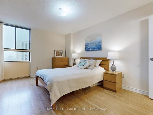 1410 - 177 Linus Rd, Condo with 2 bedrooms, 2 bathrooms and 1 parking in Toronto ON | Image 2