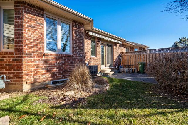 89 Sandollar Dr, Townhouse with 2 bedrooms, 2 bathrooms and 2 parking in Hamilton ON | Image 26