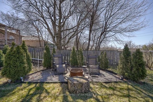 92 Crocus Dr, House detached with 3 bedrooms, 2 bathrooms and 3 parking in Toronto ON | Image 14
