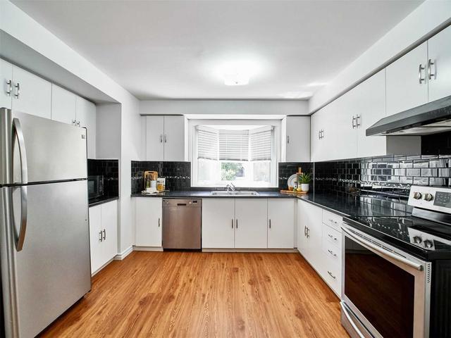 27 Kimbercroft Crt, House detached with 3 bedrooms, 3 bathrooms and 3 parking in Toronto ON | Image 17