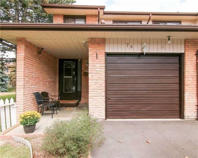 76 Dawson Cres, Townhouse with 3 bedrooms, 3 bathrooms and 2 parking in Brampton ON | Image 2