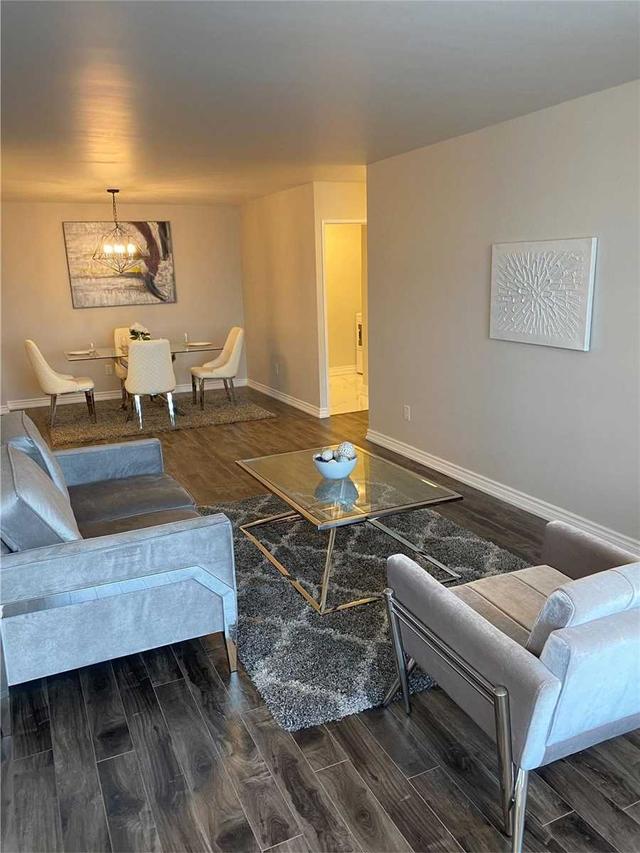 212 - 11 Townsgate Dr, Condo with 2 bedrooms, 2 bathrooms and 1 parking in Vaughan ON | Image 10