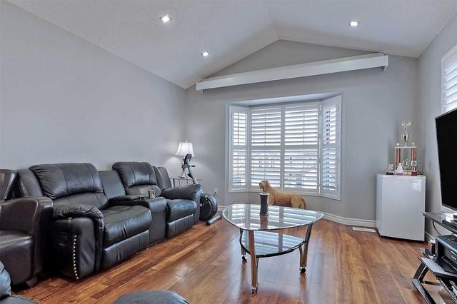 88 Perfitt Cres, House detached with 3 bedrooms, 4 bathrooms and 5 parking in Ajax ON | Image 10