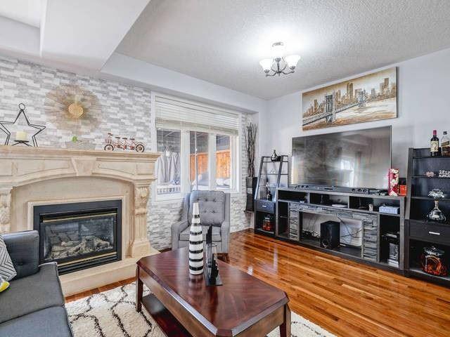 385 Thomas Slee Dr, House detached with 4 bedrooms, 4 bathrooms and 6 parking in Kitchener ON | Image 2