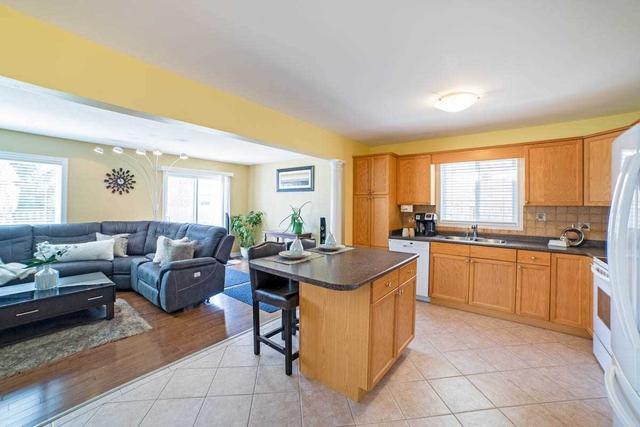 12 Jennifer Cres, House detached with 3 bedrooms, 3 bathrooms and 3 parking in St. Catharines ON | Image 3