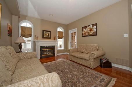 81 St Urbain Dr, House detached with 4 bedrooms, 3 bathrooms and 4 parking in Vaughan ON | Image 6