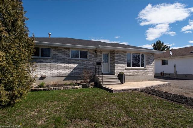759 James Street N, House detached with 3 bedrooms, 2 bathrooms and 6 parking in Thunder Bay ON | Image 3