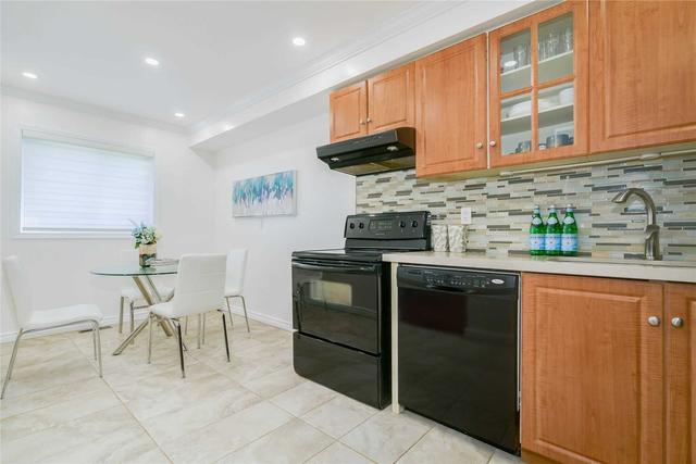 2 - 200 Murison Blvd, Townhouse with 3 bedrooms, 2 bathrooms and 2 parking in Toronto ON | Image 24