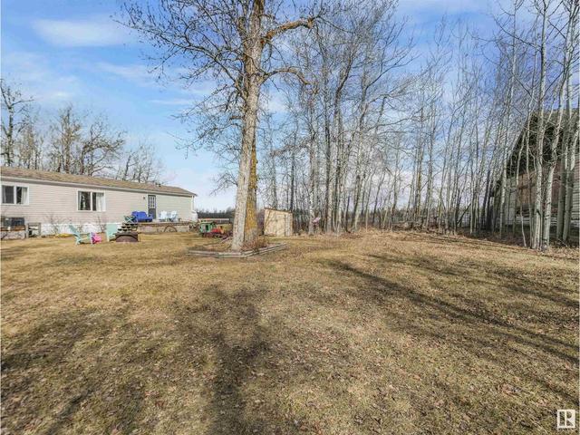 5102 47 St, House other with 3 bedrooms, 2 bathrooms and null parking in Westlock County AB | Image 2