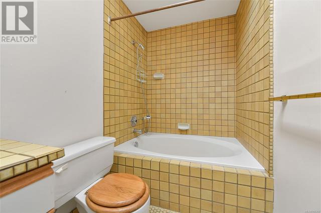 1142 Oscar St, House attached with 2 bedrooms, 2 bathrooms and 1 parking in Victoria BC | Image 23