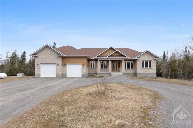 3849 Roger Stevens Drive, House detached with 5 bedrooms, 3 bathrooms and 15 parking in Ottawa ON | Image 1